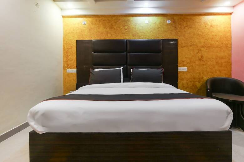 Hotel Collection O 50114 S R Grand Charbagh