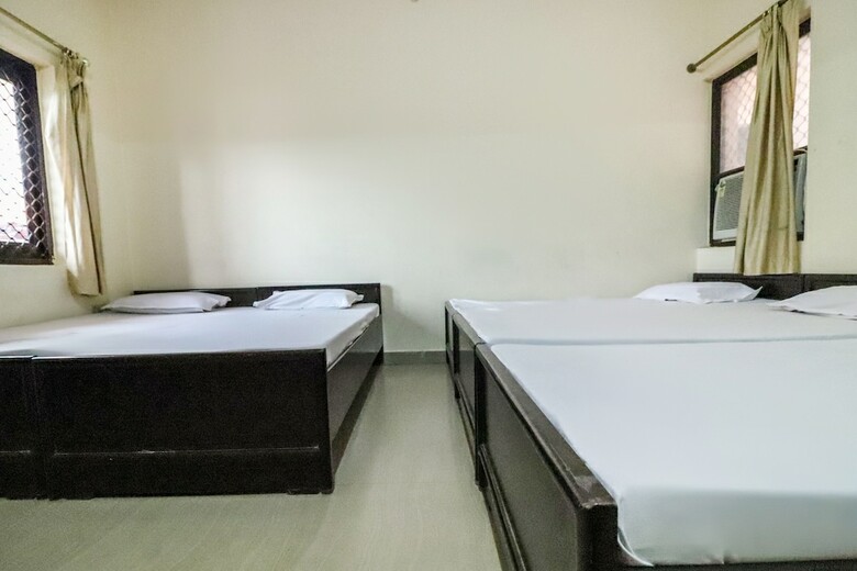 Hotel Spot On 60838 Shri Giriraj Dham