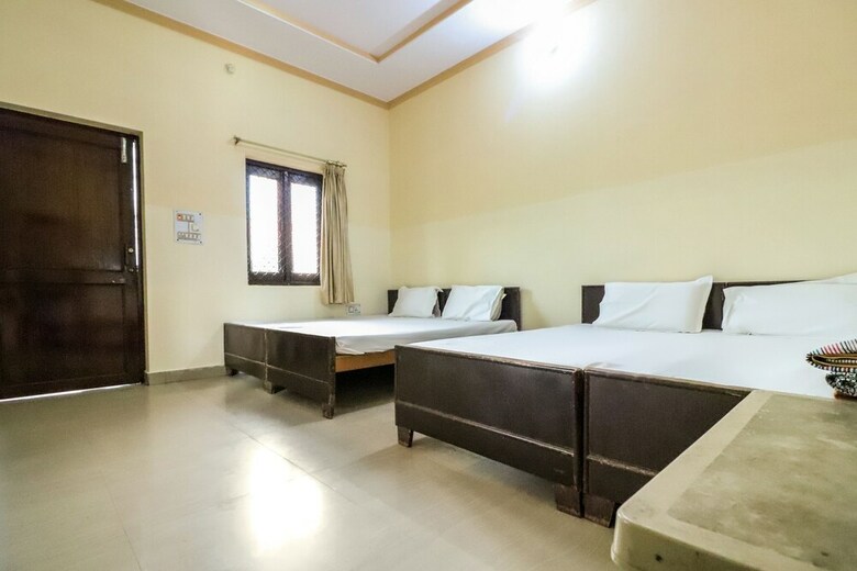 Hotel Spot On 60838 Shri Giriraj Dham