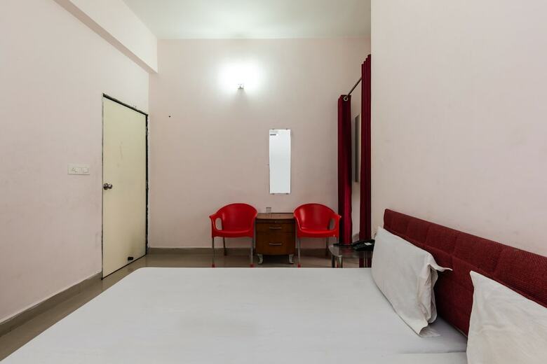 Hotel Spot On 48618 Vasundhara Gardens
