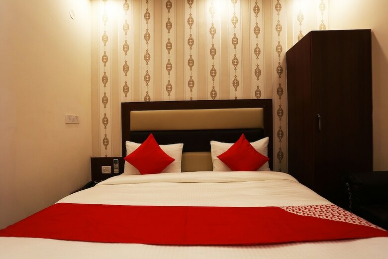 Oyo 44535 Mona Regency Hotel And Banquets