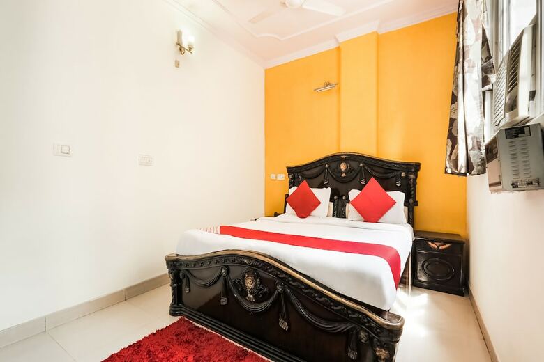 Oyo 44081 Hotel Royal Holidays