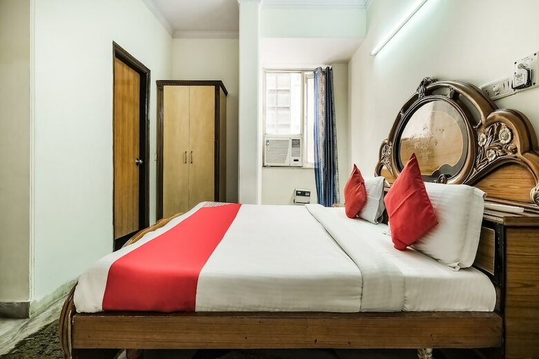 Oyo 44081 Hotel Royal Holidays