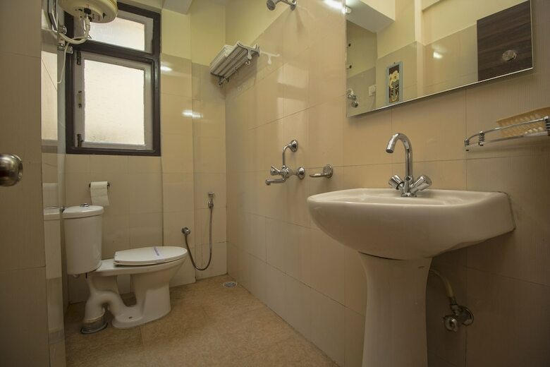 Oyo 28230 Hotel Kalash