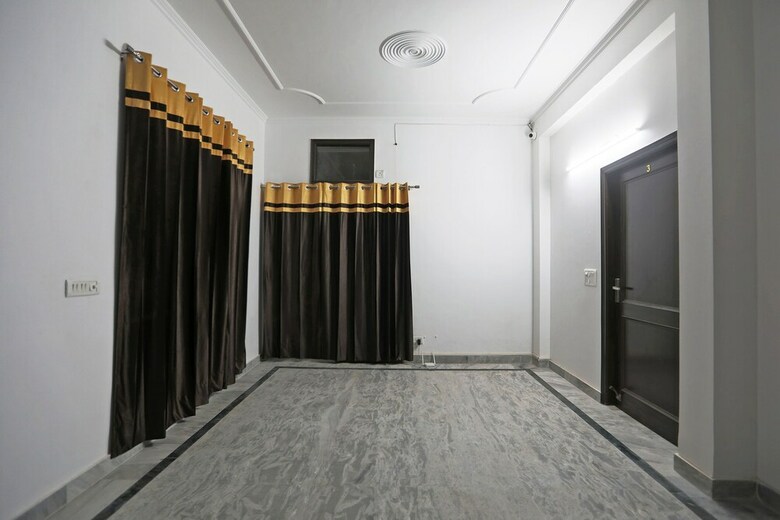 Hotel Oyo 48900 Grand & Epic Inn