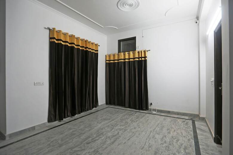 Hotel Oyo 48900 Grand & Epic Inn