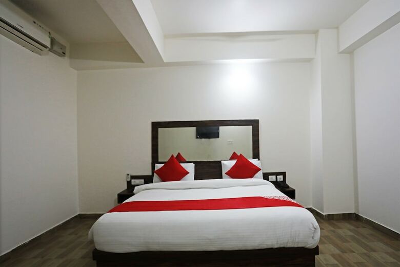 Hotel Oyo 40002 Home Feeling Accommodation