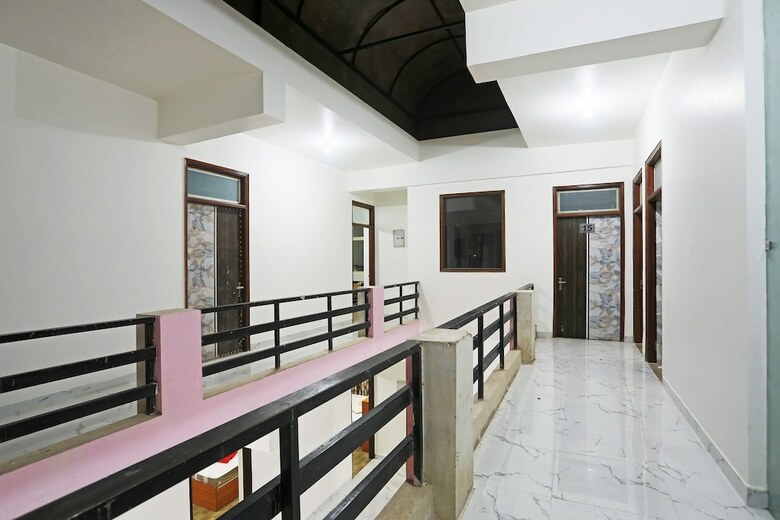 Hotel Oyo 40002 Home Feeling Accommodation