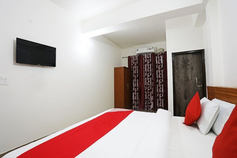Hotel Oyo 40002 Home Feeling Accommodation