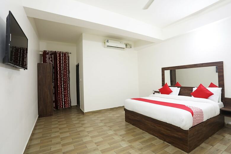 Hotel Oyo 40002 Home Feeling Accommodation