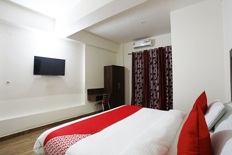 Hotel Oyo 40002 Home Feeling Accommodation