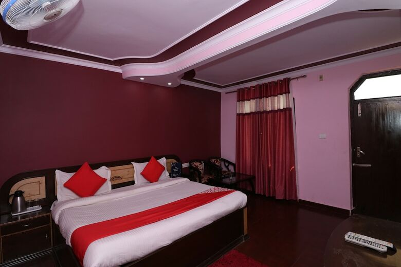 Hotel Oyo 27612 Maitri Holiday Home