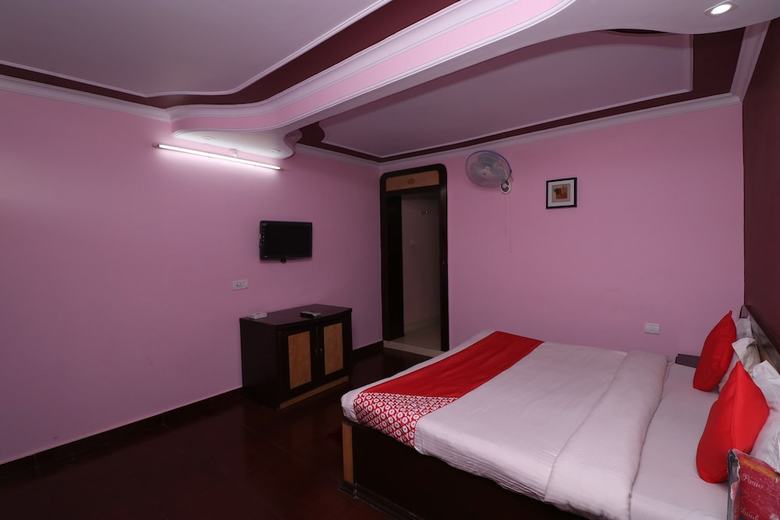 Hotel Oyo 27612 Maitri Holiday Home