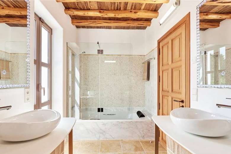 Apartamentos Villa Can Prats, Luxury Villa Surrounded By Nature