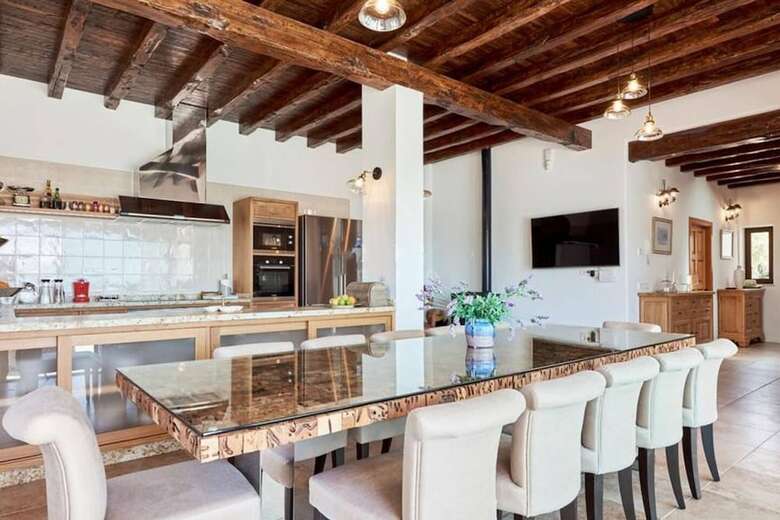 Apartamentos Villa Can Prats, Luxury Villa Surrounded By Nature