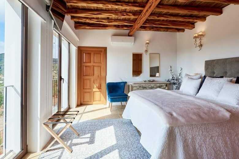 Apartamentos Villa Can Prats, Luxury Villa Surrounded By Nature