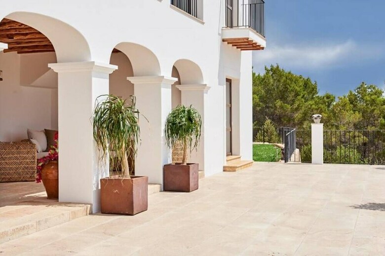 Apartamentos Villa Can Prats, Luxury Villa Surrounded By Nature