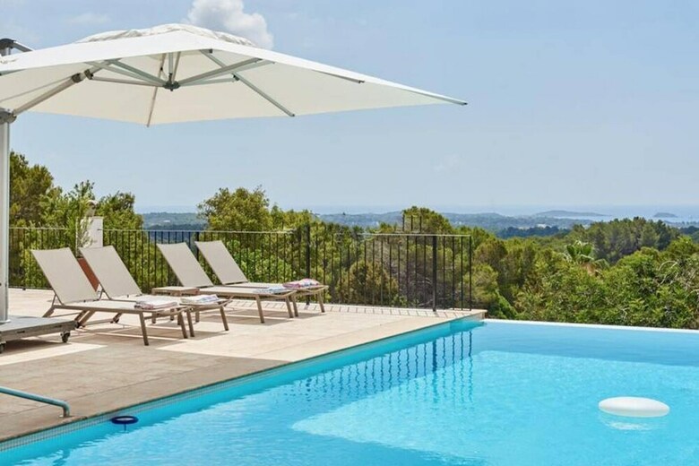 Apartamentos Villa Can Prats, Luxury Villa Surrounded By Nature