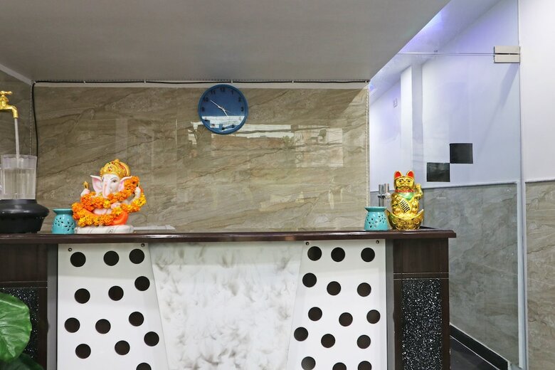 Hotel Oyo 46446 Madho Palace