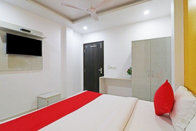 Hotel Oyo 46446 Madho Palace