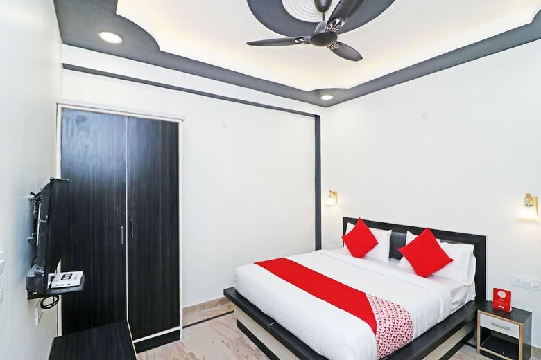 Hotel Oyo 29423 03 Townhouse Inn