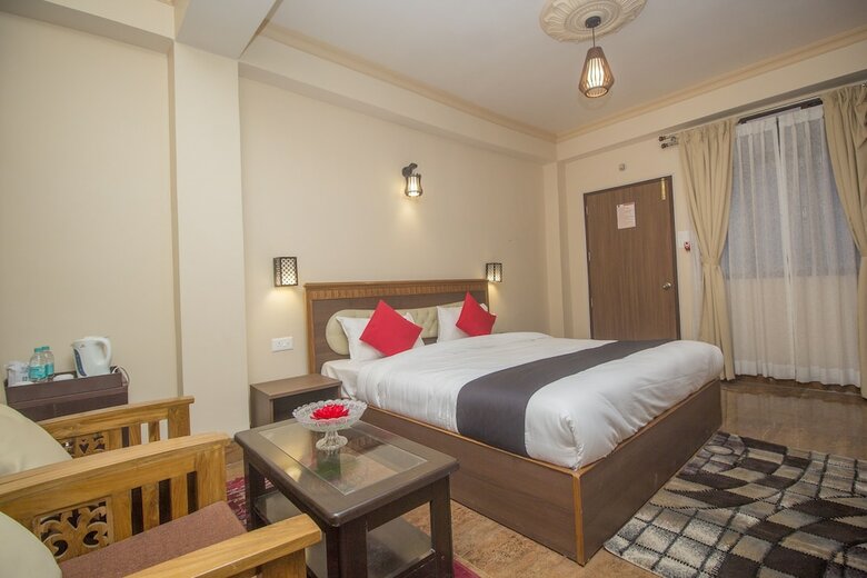 Capital O 61801 Hotel Regal Residency
