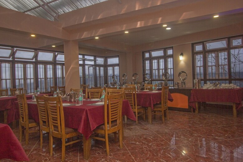 Capital O 61801 Hotel Regal Residency