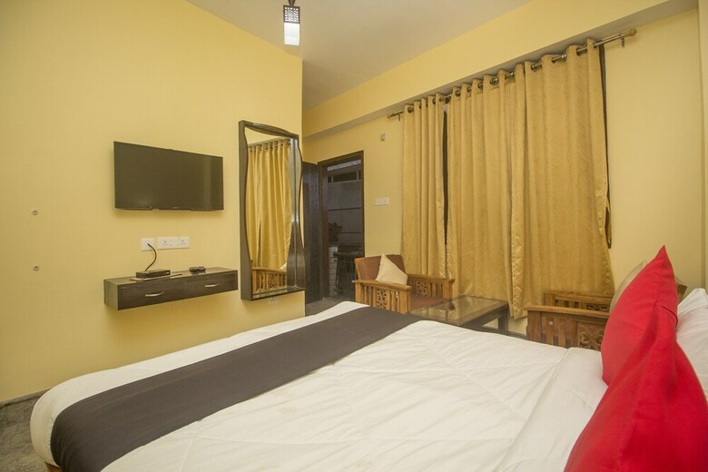 Capital O 61801 Hotel Regal Residency