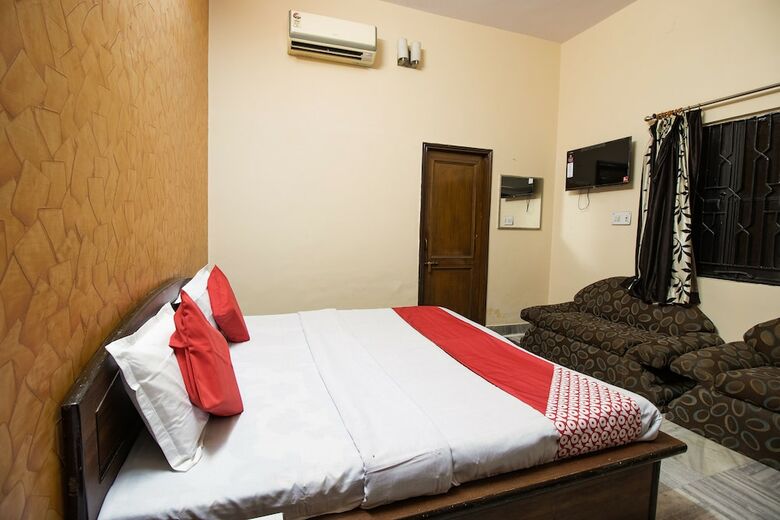 Hotel Oyo 42790 Mukund Resort