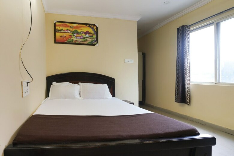 Hotel Spot On 24885 Royal Plaza