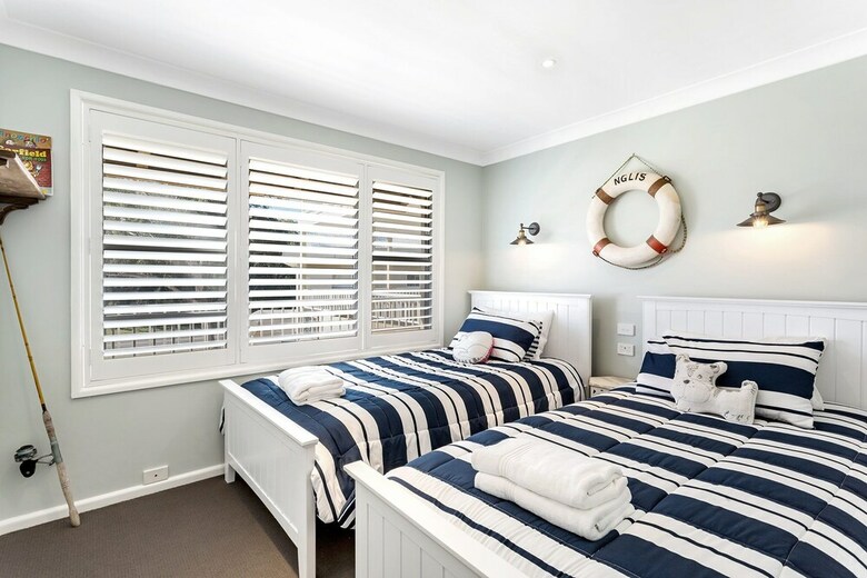 Bagnall Avenue, 1
