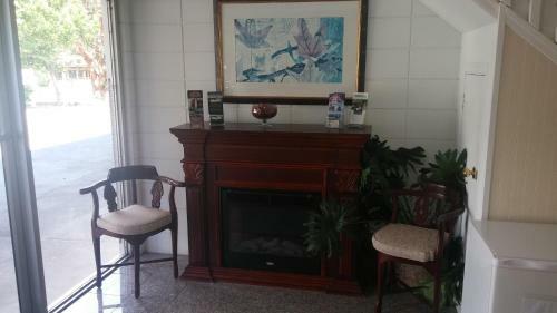 Sunnycrest Motel