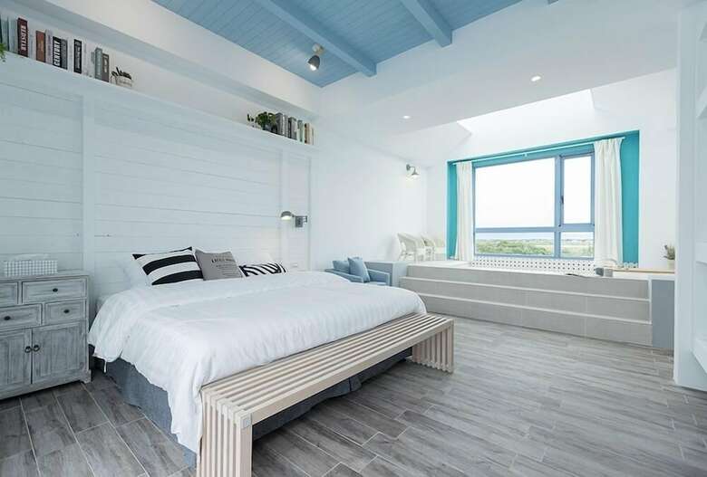 Hotel Blue White
