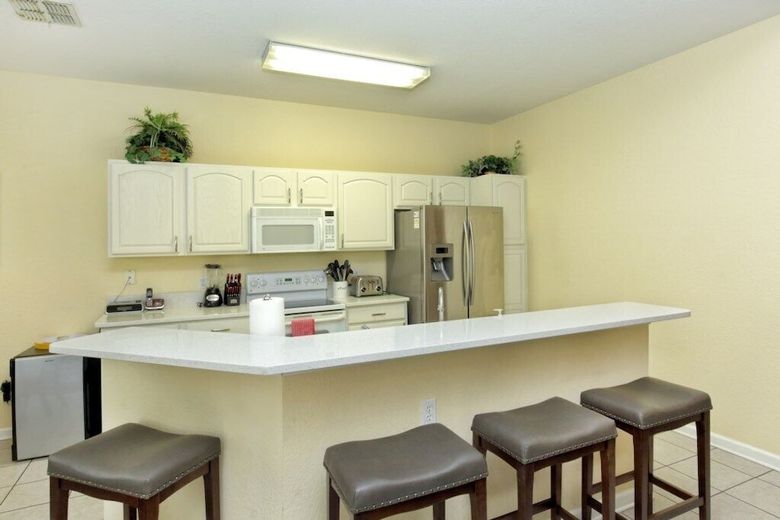 Deluxe Spacious Resort Home Close To Disney