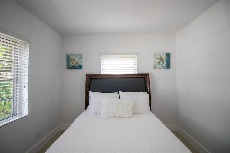 Like New Miami Springs Family Home