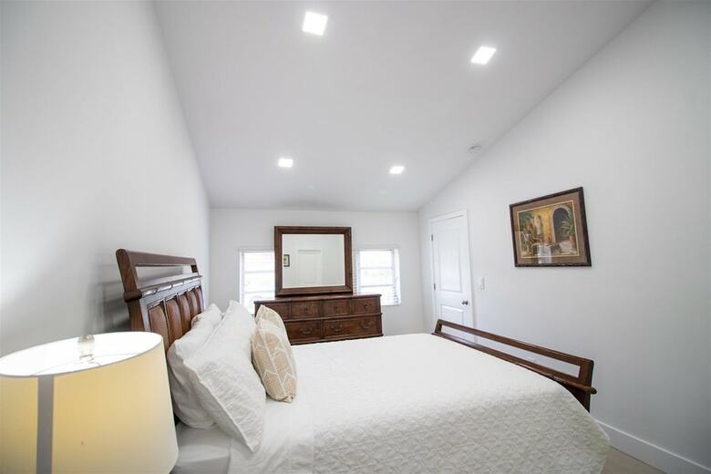 Like New Miami Springs Family Home