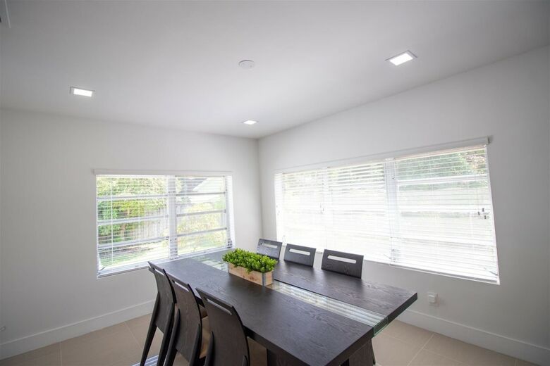 Like New Miami Springs Family Home
