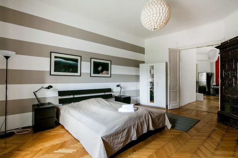 Revay 2 Apartment