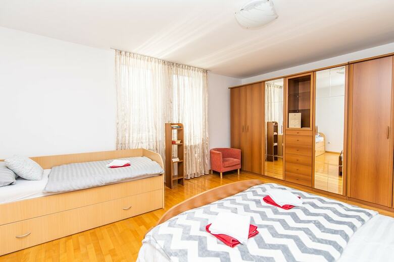 Modern 2bdr Apartment In The Center- Free Parking