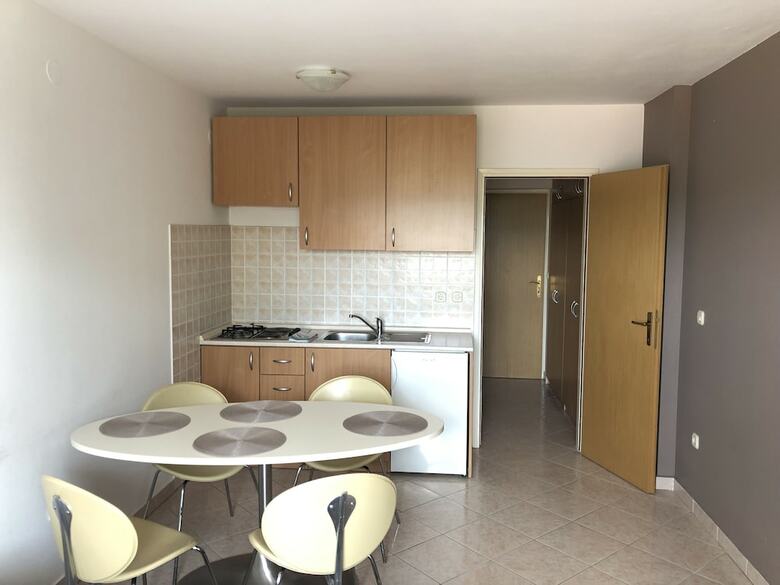 Gorgeous Biserka Apartment Near The Sea