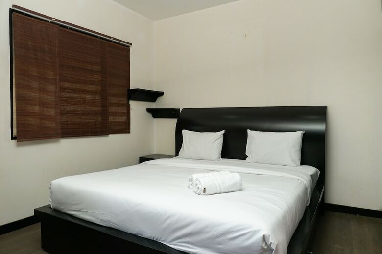 Big And Cozy Studio Apartment At Puri Garden