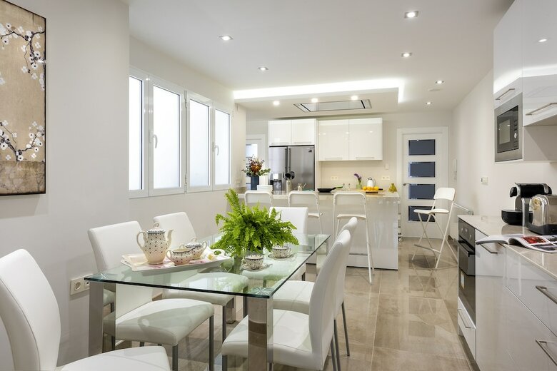 Beutiful & Spacious 3bd Apartm In Prime Location. Recogidas
