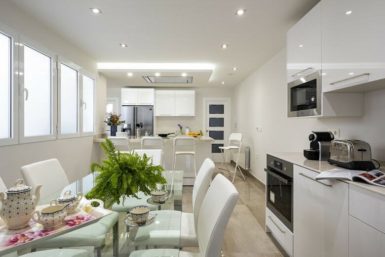 Beutiful & Spacious 3bd Apartm In Prime Location. Recogidas