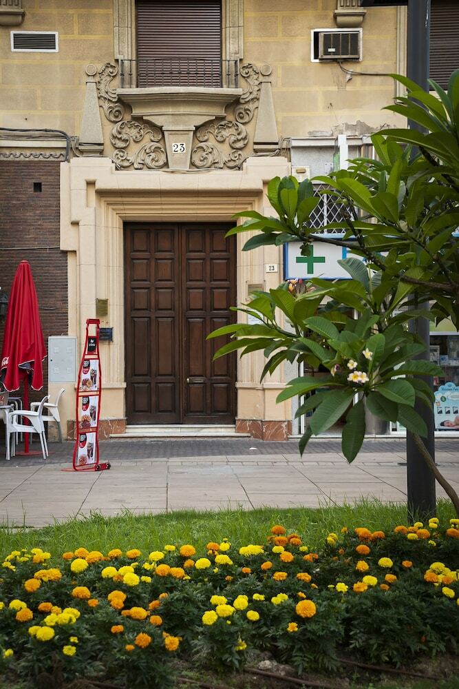 Spacious 2 Bd Apartment On Tomas Heredia Street