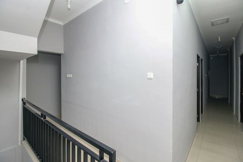 Hotel Airy Karawaci Empu Barada Raya 51 Tangerang