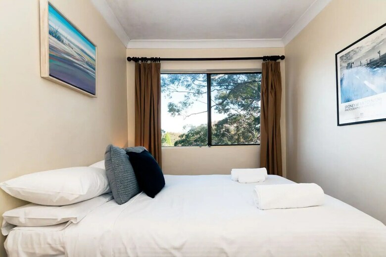 Bright 3 Bedroom Apartment In Leafy Artarmon