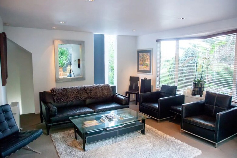Bright 2 Bedroom Townhouse In Central Parnell