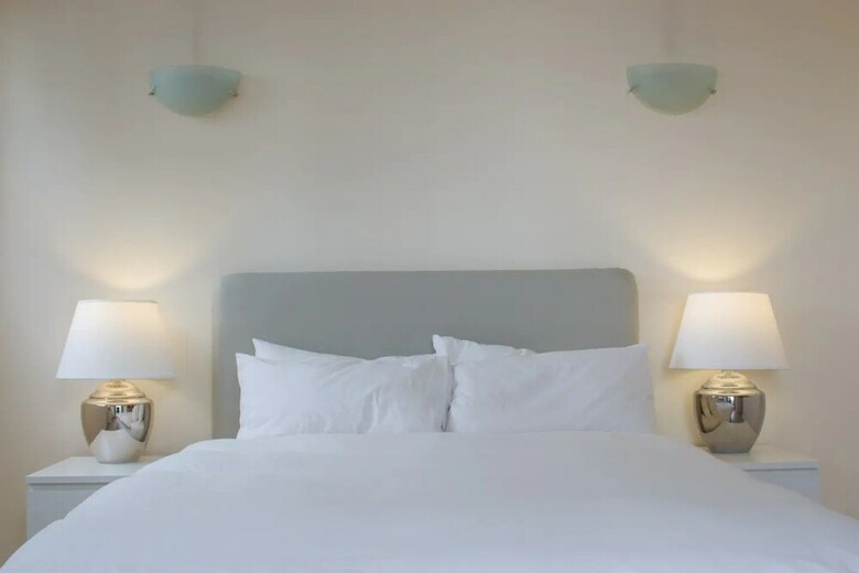 2 Bedroom Penthouse Apartment With Harbour Views