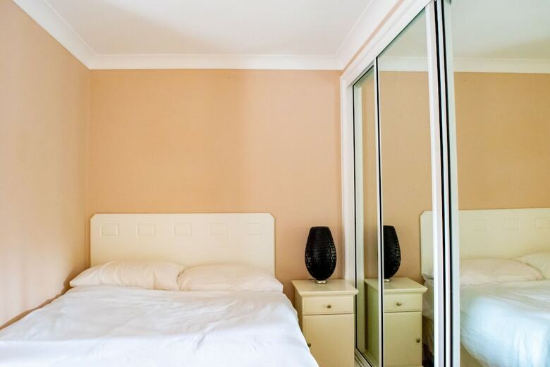 East London Studio With Balcony And Swimming Pool Access