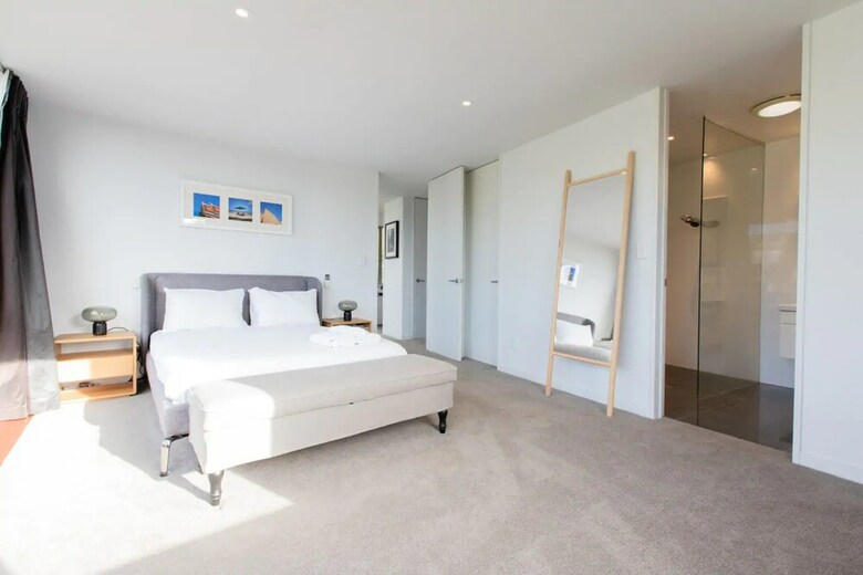 Luxury 4 Bedroom Home With Private Cinema